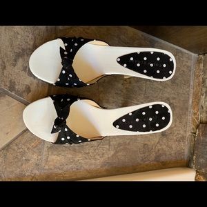 NWOT Colin Stuart black and white polka dot heels